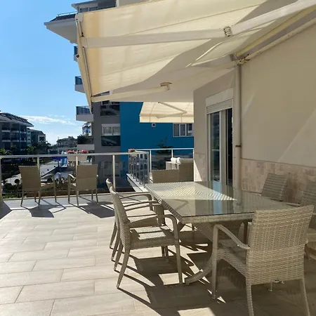 Kestel 100 Qm Teras, Pool